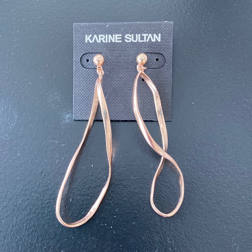 Karine Sultan NWT Mismatched crooked hoops